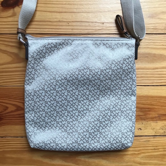 Tommy Hilfiger Beige Crossbody Purse, EUC, 10x11 - Picture 7 of 14
